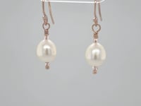 360 Video drop pearl earring / Arpaia