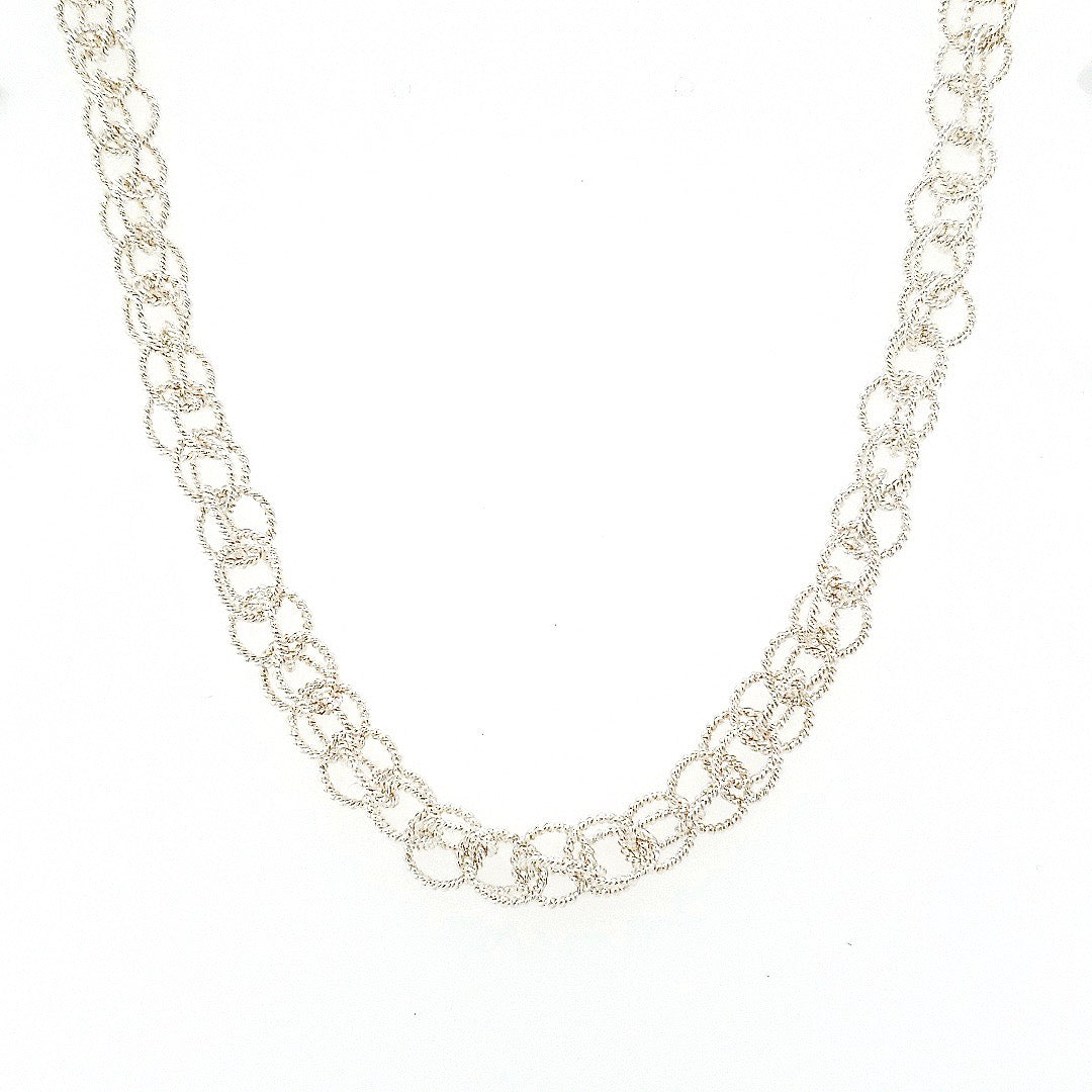 Closeup Spinner Link Chain on white background / Arpaia Lang