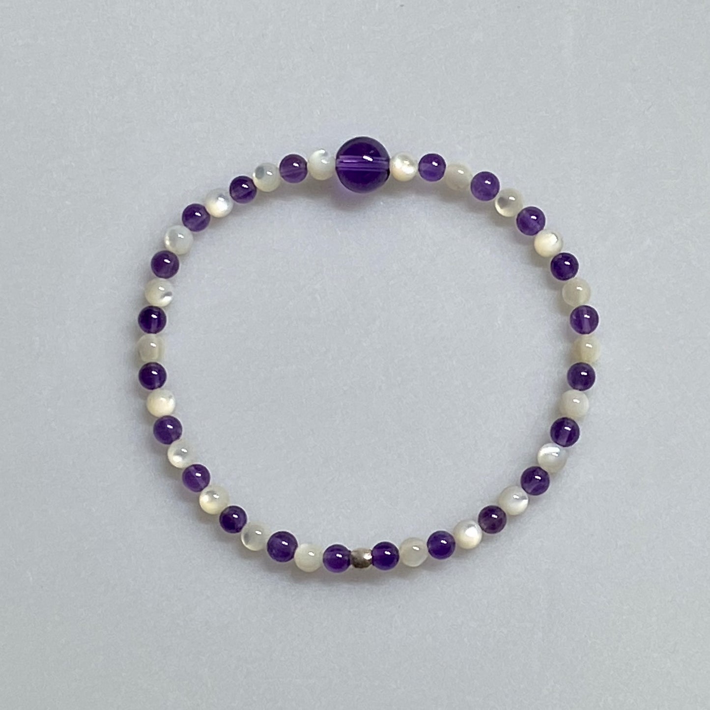 7-7/8" stretch Bracelet with Amethyst and Mother of Pearl Gemstone Beads