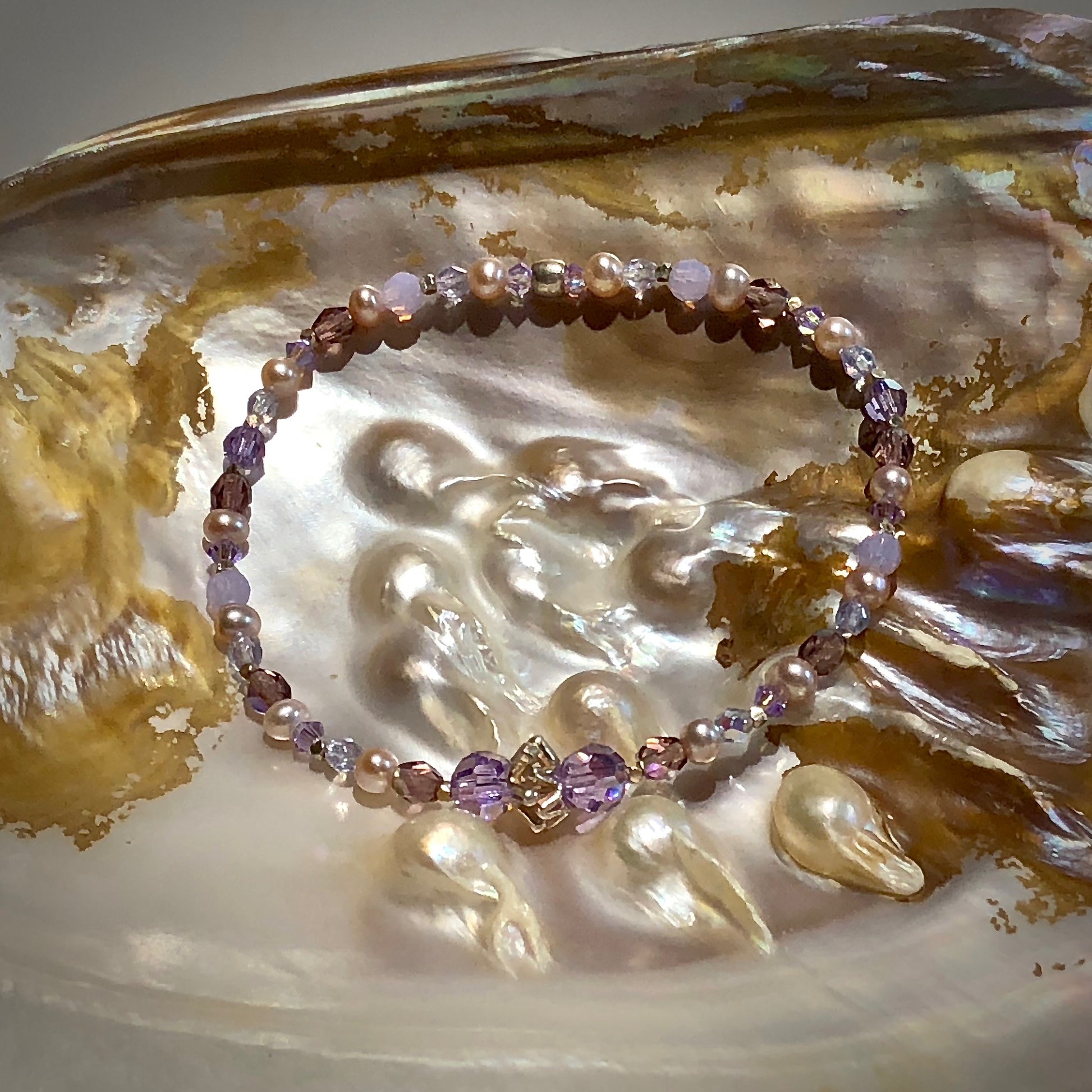 Arpaia pink lavender pearl, glass, crystal stretch bracelet 7.25"