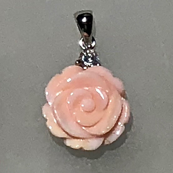 Queen conch shell rose pendant / Arpaia Jewelry